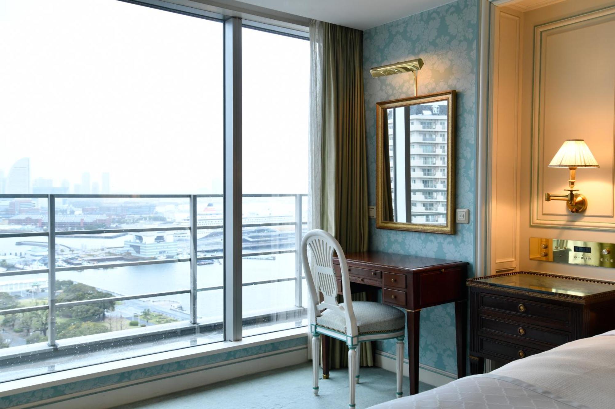 Hotel New Grand Yokohama  Exterior photo A bedroom at the hotel